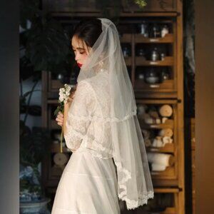 Floral Lace Short Wedding Veil Waist Length